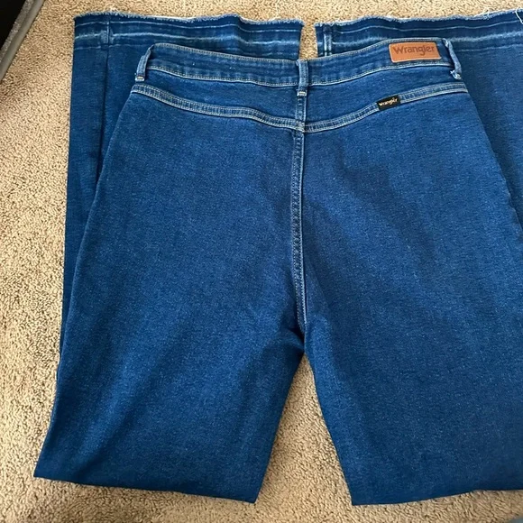 Wrangler Dark Blue High-Rise Button-Fly Jeans with Patch Pocket - Picture 2 of 4